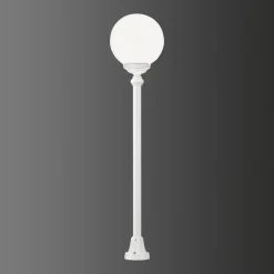 1132 gadelampe med kugleskærm, hvid