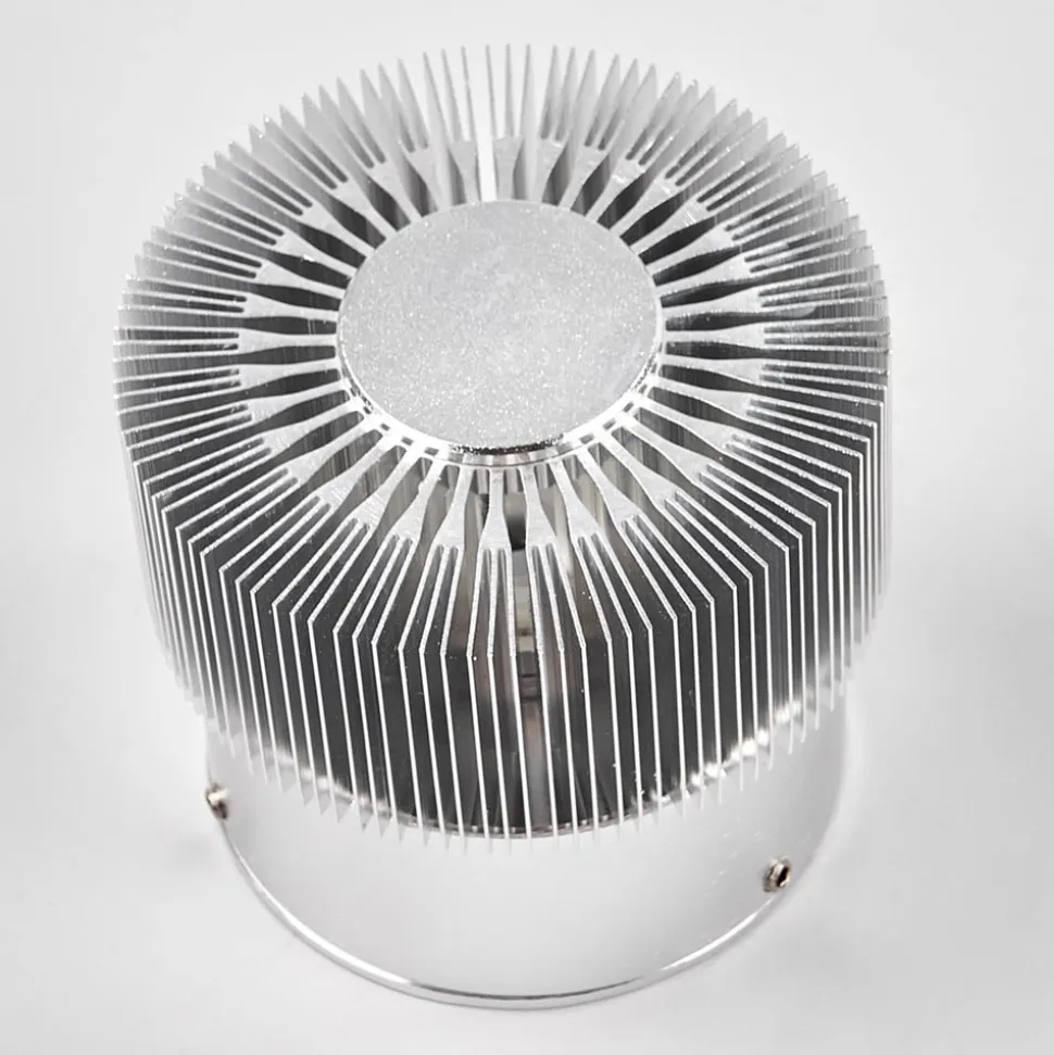 Aluminiumsfarvet udendørsvæglampe Lennias med LED