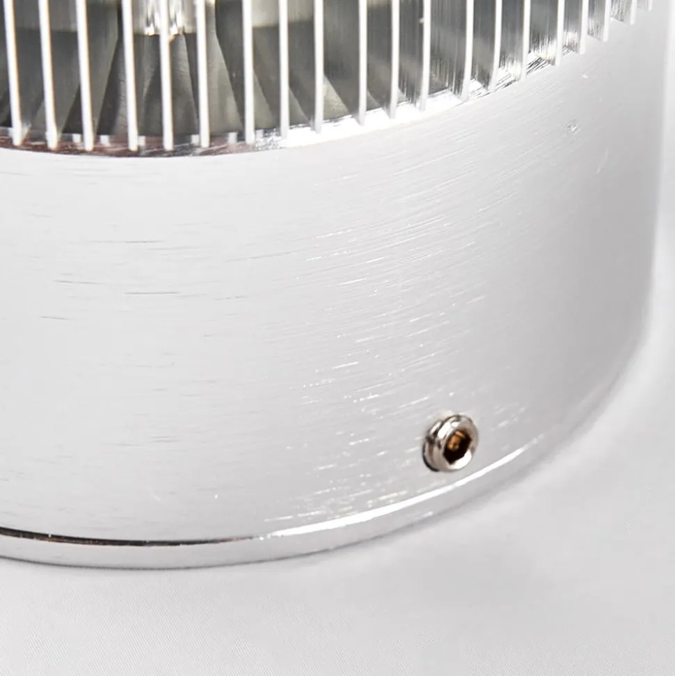 Aluminiumsfarvet udendørsvæglampe Lennias med LED