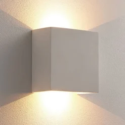 Anneke - kantet LED væglampe af gips