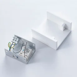 Anneke - kantet LED væglampe af gips