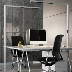 Arcchio LED-gulvlampe til kontor Jolinda, sølv, 4.000 K, sensor