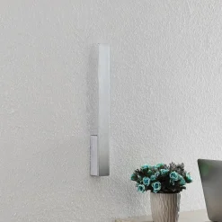 Arcchio LED-væglampe Ivano, højde 43 cm, børstet aluminium