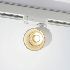 Arcchio skinnespot Brinja, hvid, Ø 6 cm, 3-faset, GU10