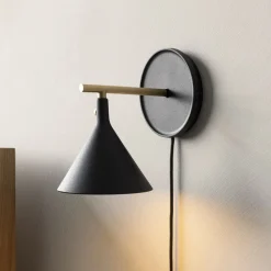 Audo LED-væglampe Cast, sort, IP44, dæmper, stik