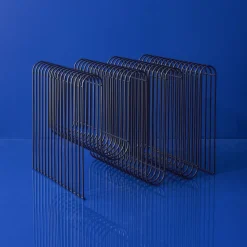 AYTM Curva magasinholder, sort, bredde 40 cm, stål