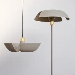 AYTM Cycnus gulvlampe, taupe, jern, højde 160 cm, E27