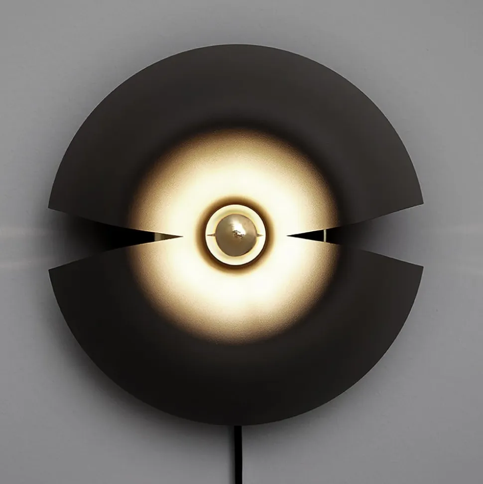 AYTM Cycnus væglampe, sort, Ø 30 cm, stik, aluminium, E27