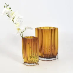 AYTM Folium-vase, højde 20 cm, ravfarvet, glas