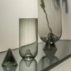AYTM Glacies-vase, røgfarvet grå, højde 29 cm, glas, mundblæst