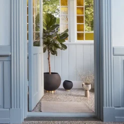 AYTM Globe urtepotte, Ø 37 cm, sort, aluminium, stål