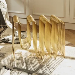 AYTM Magasinholder Curva, guld, bredde 40 cm, stål