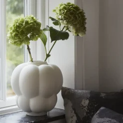 AYTM Uva-vase, keramik, hvid, Ø 26 cm, drueform