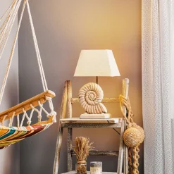 Bordlampe Conchiglia med dekoreret fod