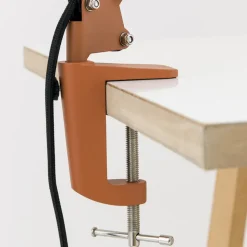 Bordlampe Gili, korallerød, klemme, stål, højde 75 cm E27