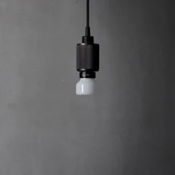 Buster + Punch LED-pære E27 5W opal 2.700K dæmpbar