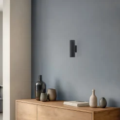 Carbon væglampe, sort, højde 20 cm, aluminium, 2 lyskilder.