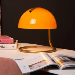 Cato retro-bordlampe med skærm af mælkeglas orange
