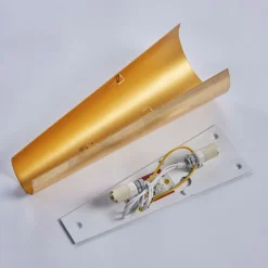 Conan perfekt formet væglampe i guld