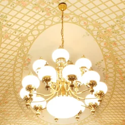 Delia lysekrone, messingfarvet Ø 100 cm, 16-lys, glas