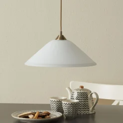 Diskret LOISA opalglas pendellampe i antik m