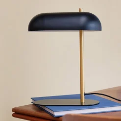 Dyberg Larsen Arch bordlampe, sort/messingfarvet, metal