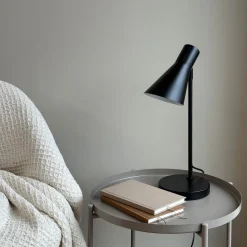 Dyberg Larsen bordlampe DL12, sort, højde 44,5 cm, metal