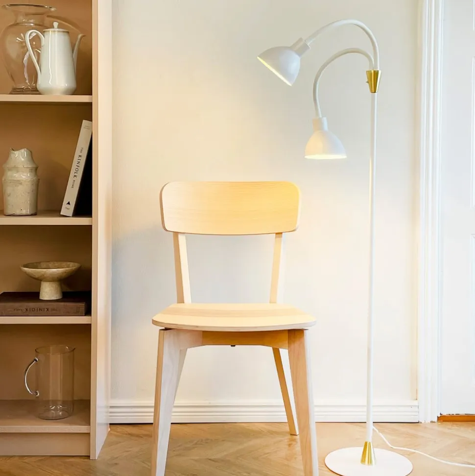 Dyberg Larsen Gulvlampe Lilje, hvid, højde 135 cm, 2 lyskilder.