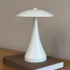 Dyberg Larsen LED-bordlampe Vienna, creme, højde 28 cm