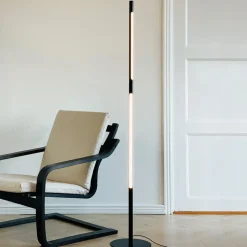 Dyberg Larsen LED-gulvlampe Vagner, sort, højde 150 cm