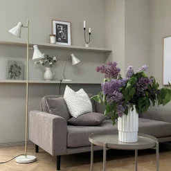 Dyberg Larsen Sleep gulvlampe, kridhvid, højde 165 cm, stål