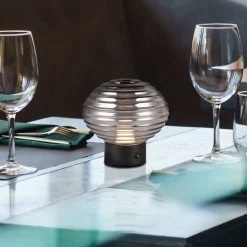 Earl LED genopladelig bordlampe, sort/røget, højde 14,5 cm, glas