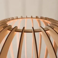 Envostar Clay gulvlampe, metal/birketræ