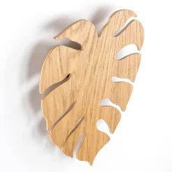 Envostar væglampe Folah, bladform, lyst træ, 40 x 35 cm