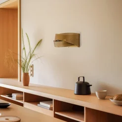 Euluna væglampe Tornado, guldfarvet