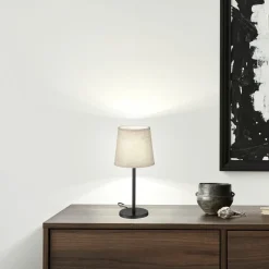 Eve bordlampe, hørskærm, sort/sand