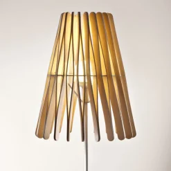 Fabbian Stick gulvlampe i træ, kegleformet