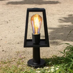 Fia sokkellampe i mat sort med klart glas