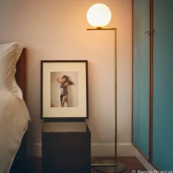 FLOS IC F1 gulvlampe, børstet messing