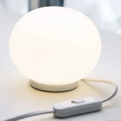 FLOS Mini Glo-Ball T - sfærisk bordlampe
