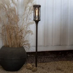 Folke LED-gadelampe kan monteres i 3 højder