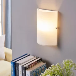 Giulia simpel væglampe i frostet glas