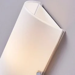 Giulia simpel væglampe i frostet glas