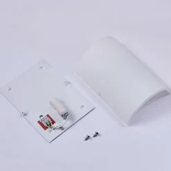 Giulia simpel væglampe i frostet glas