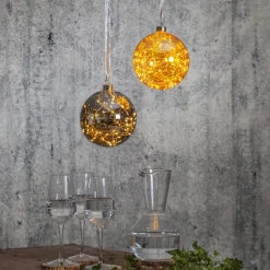 Glow LED-dekokugle af glas, Ø 15 cm, røggrå