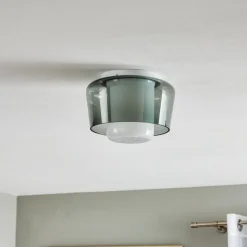 Helestra Canio - loftlampe i glas, røggrå