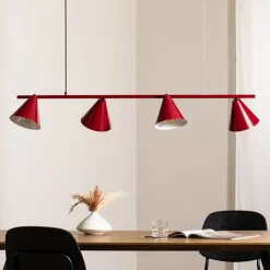 Hængelampe Form 4, rød, metal, 4 lyskilder, kegle, E27