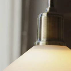 Hængelampe Vela, hvid/gammel messing, glas/jern Ø 25 cm stik