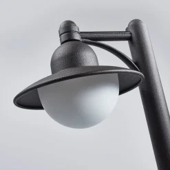 I sort - lys på Yarai-stien