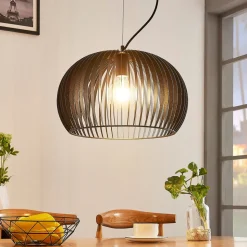 Jusra pendellampe i sort metal, 1 lyskilde.